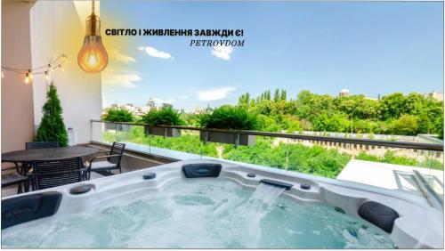 Luxury apartment with jacuzzi Pechersk Plaza — 4-Star Luxury Hotel in Kyiv, Ukraine