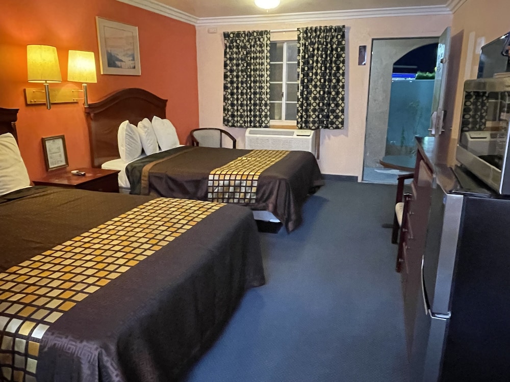 Aerospace Inn - photo 10