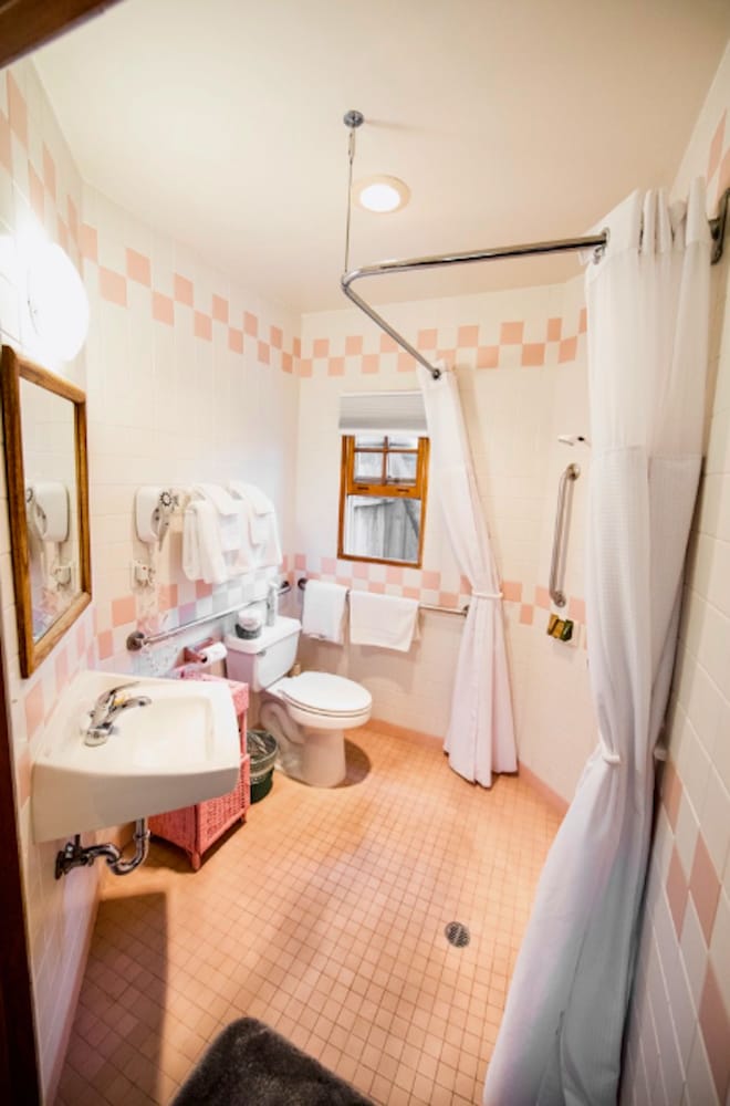 Bath Street Inn - photo 40