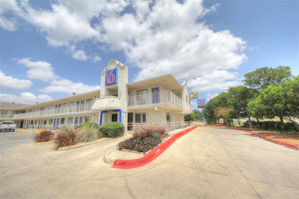 Motel 6 San Antonio TX Fiesta - photo 4