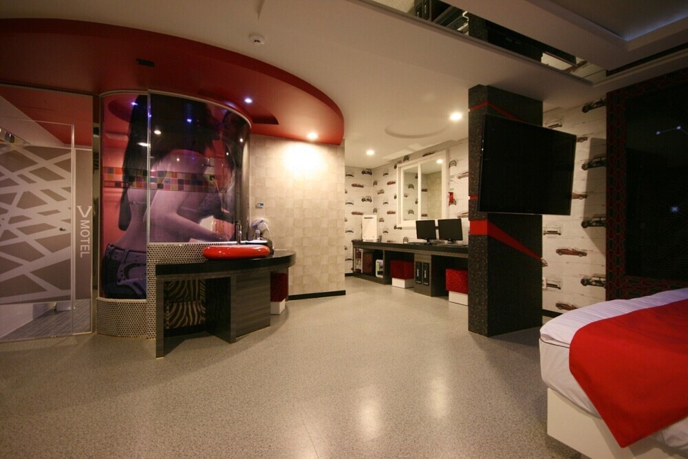 Changwon Myeongseodong Hotel V - last minute hotel in Changwon