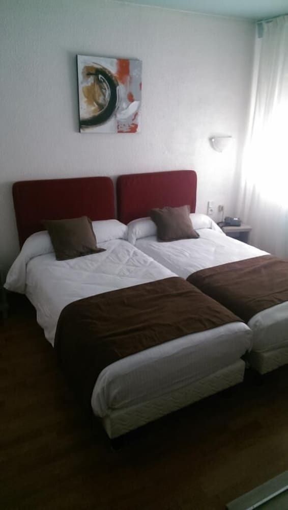 Hôtel Saint Hubert - carbon neutral hotel in Saint-Claude-De-Diray