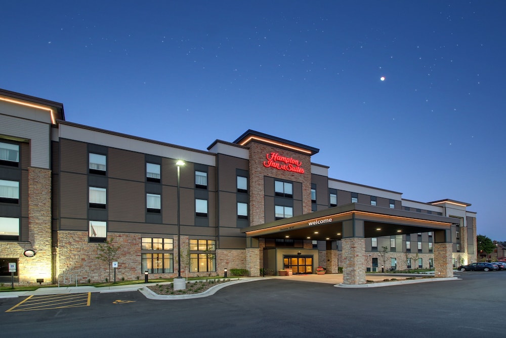 Hampton Inn & Suites Milwaukee West - photo 58