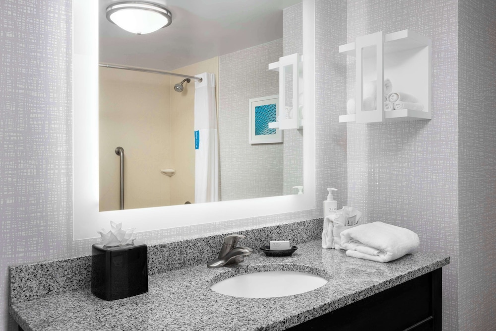Hampton Inn & Suites Birmingham 280 East Eagle Point - photo 17