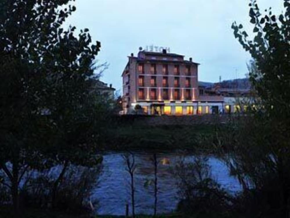 Hotel Cavour — 4-Star Luxury Hotel in Rieti, Italy