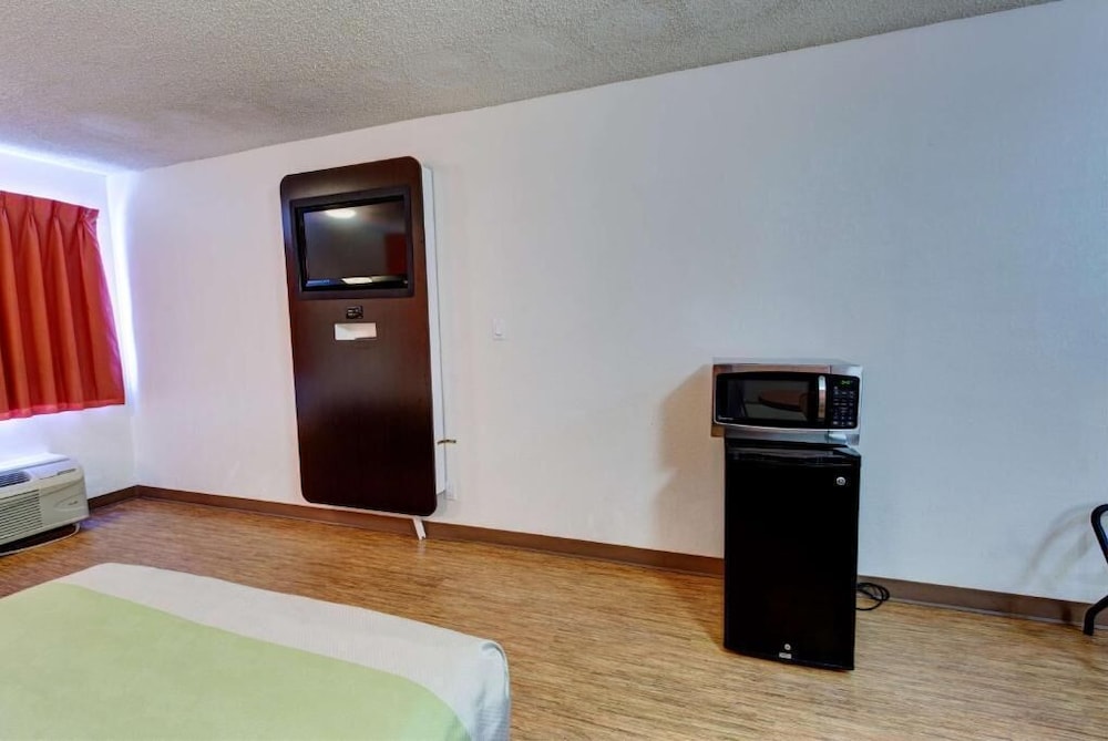 Executive Inn & Suites Hobby - photo 4