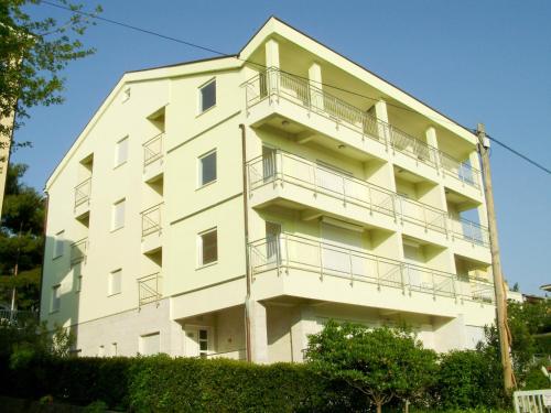 Apartments Petricevic — 4-Star Luxury Hotel in Selce, Croatia