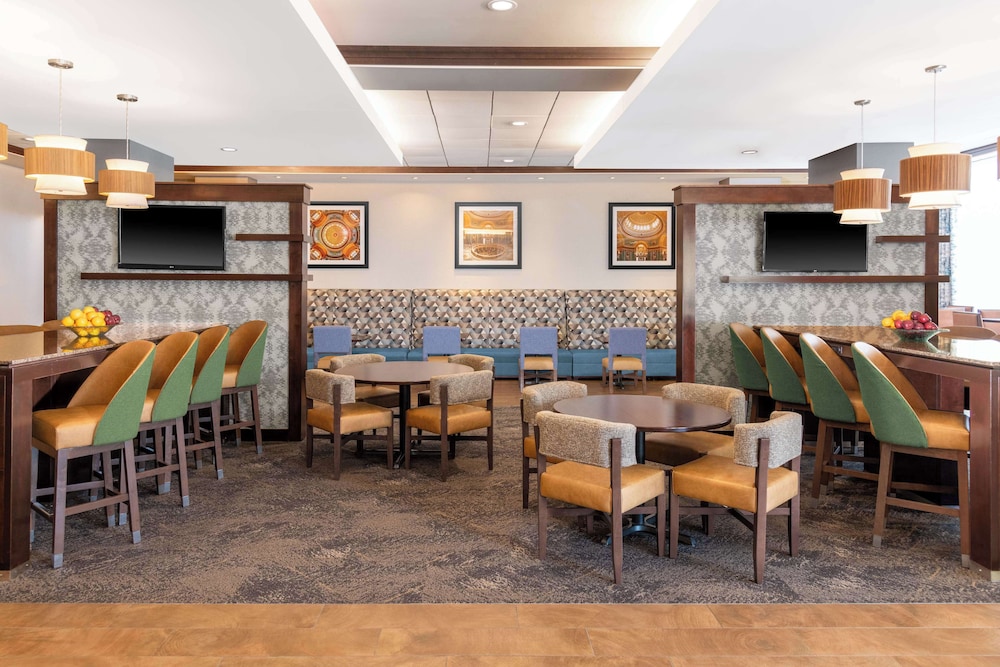 Hampton Inn & Suites Madison Downtown - photo 2