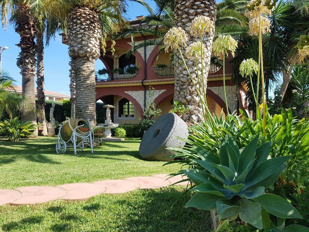 Ville del Papiro — 4-Star Luxury Hotel in Avola, Italy