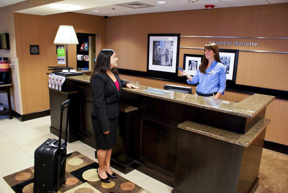 Hampton Inn & Suites Charlotte Airport - photo 5