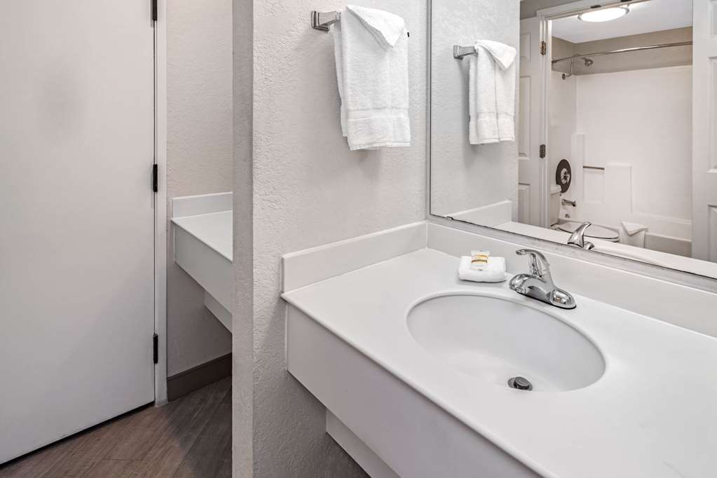 La Quinta Inn & Suites by Wyndham Buena Park - photo 24