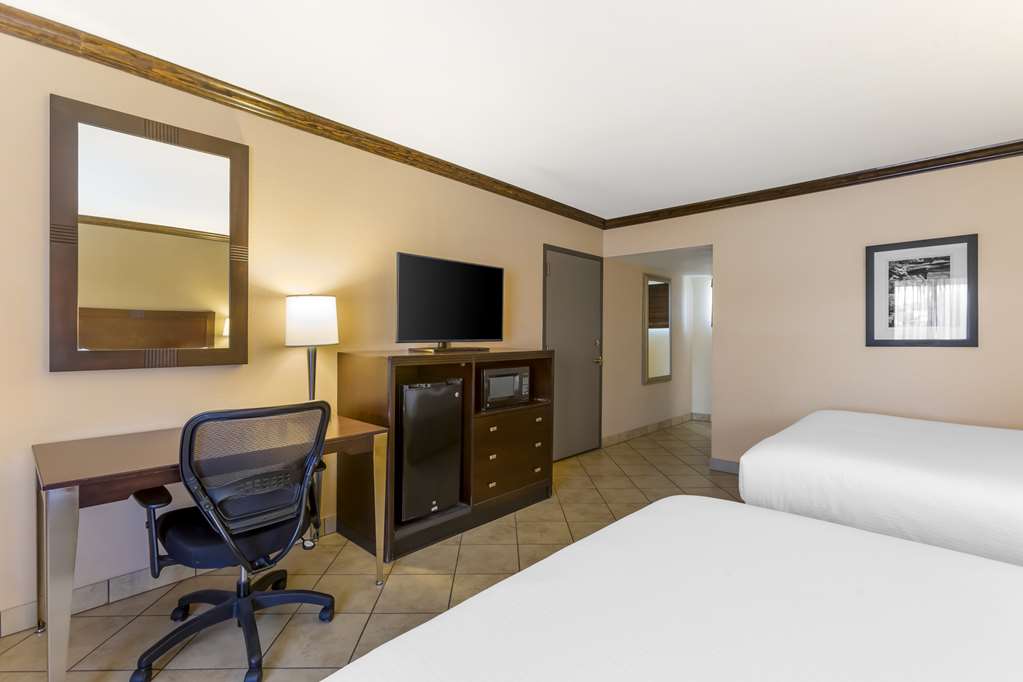 Best Western Plus Raton Hotel - photo 16