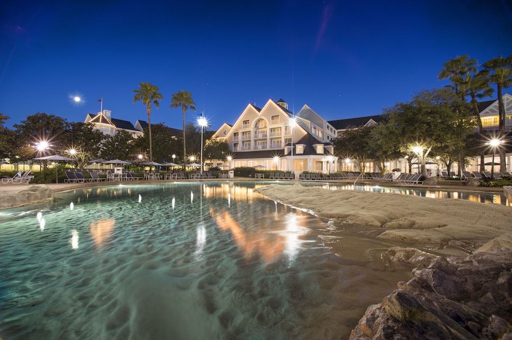 Disney's Yacht Club Resort - photo 8