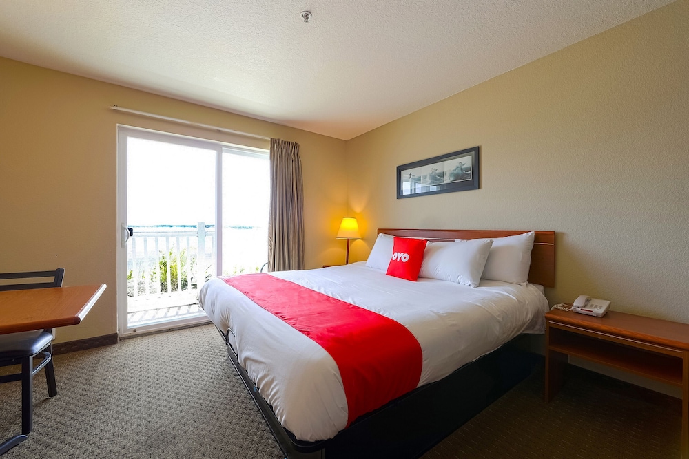 Siletz Bay Beachfront Hotel by OYO Lincoln City - photo 35