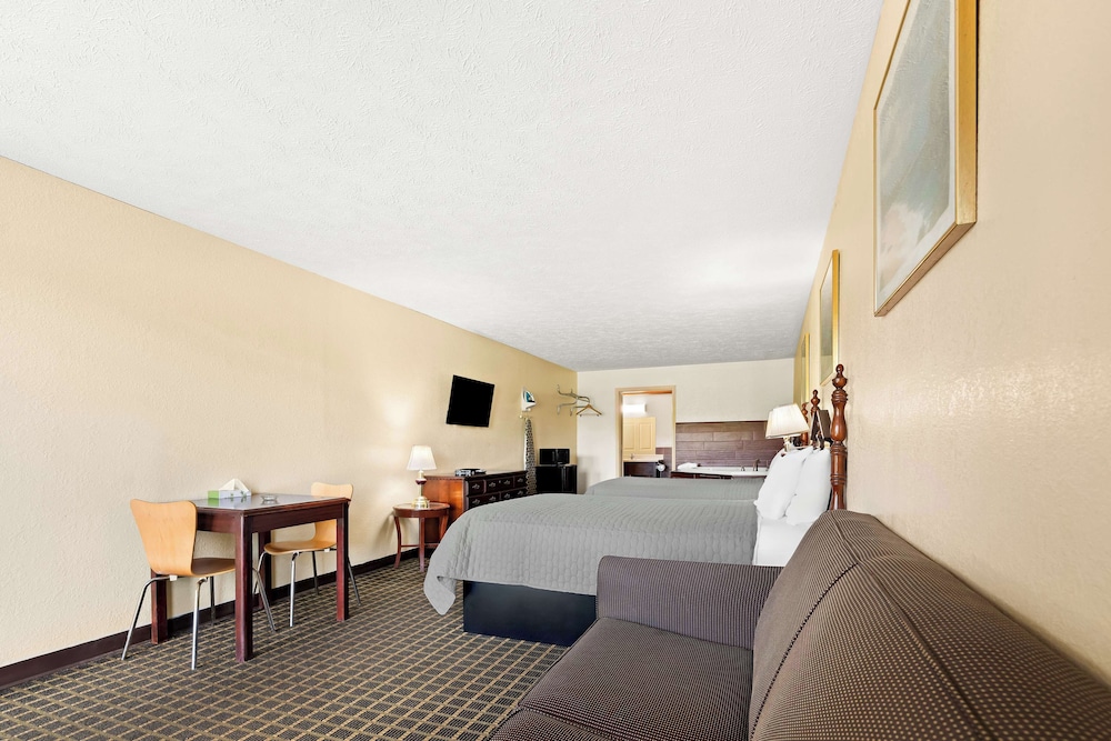 Americas Best Value Inn & Suites Mt. Pleasant - photo 8