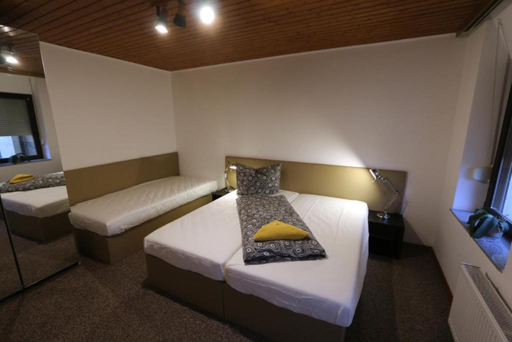 Nadines Ferienwohnung — 4-Star Luxury Hotel in Krefeld, Germany