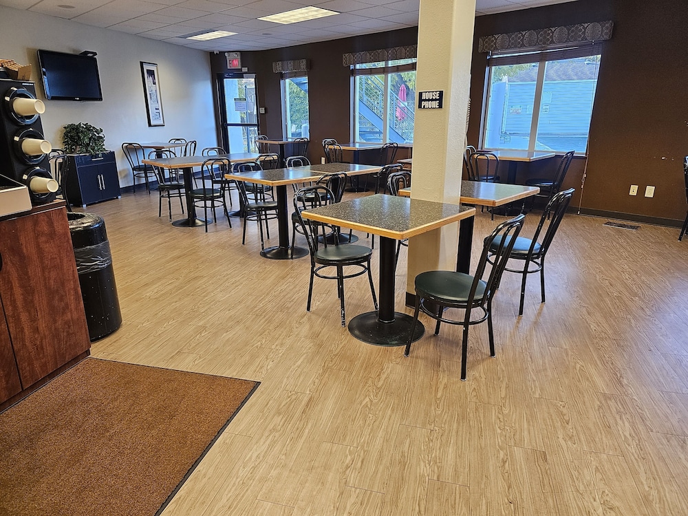 Broadway Inn Conference Center - photo 47