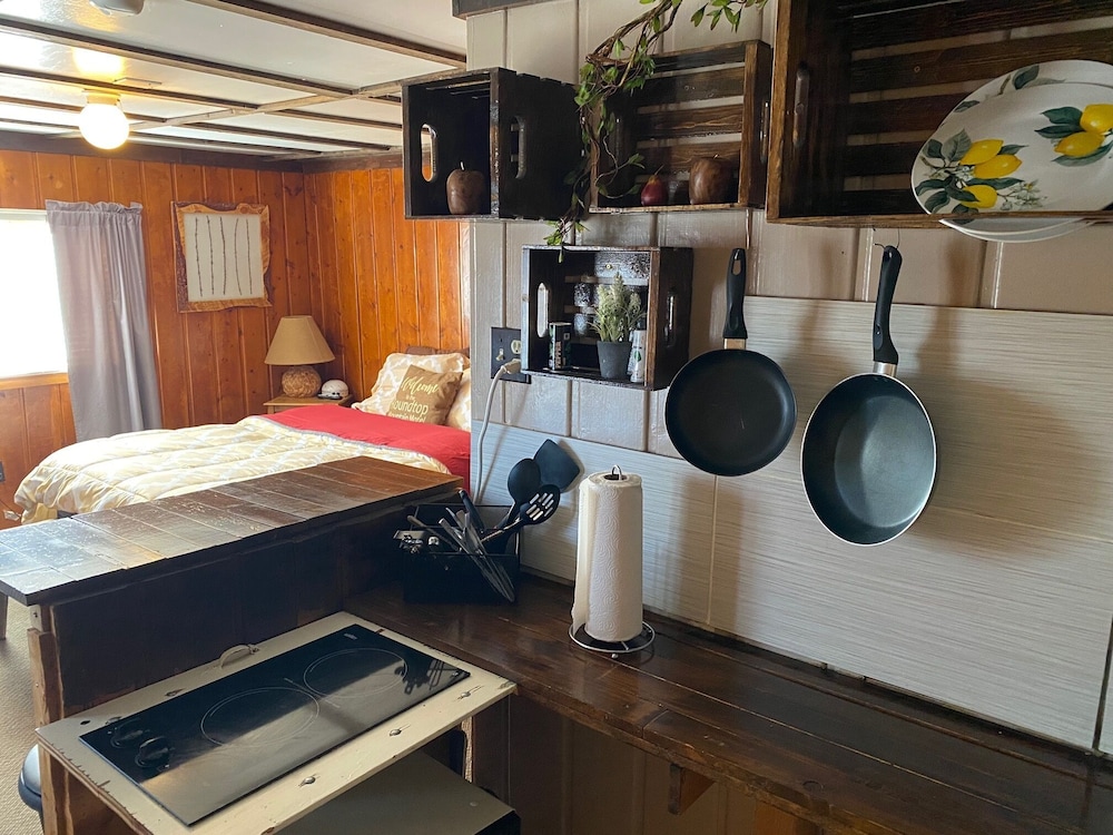 Roundtop Mountain Vista Cabins and Motel - photo 21