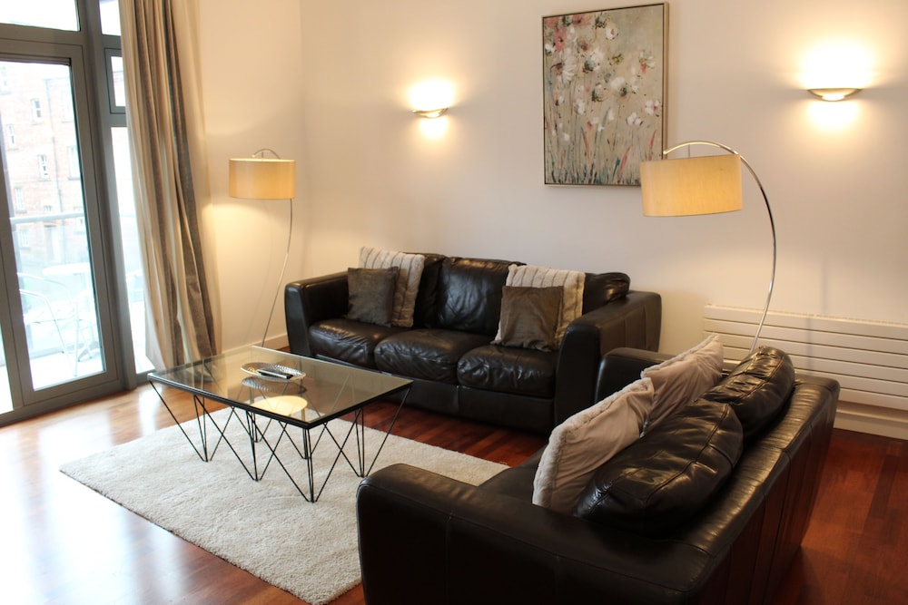 Spacious City Centre Apartment with 2 En suites — 4-Star Luxury Hotel in Newcastle Upon Tyne, United Kingdom
