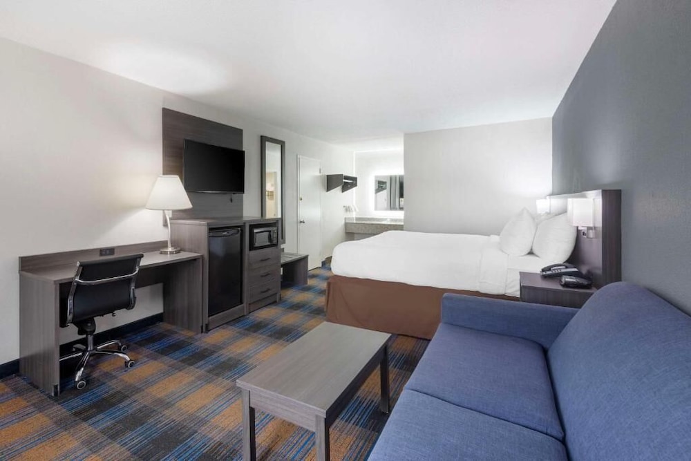 Downtown Inn & Studio Suites - photo 14