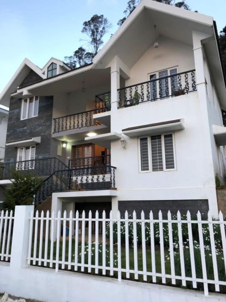 Aanvis inn — 4-Star Luxury Hotel in Ooty, India