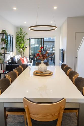 Walk to Riverside Market 4 bed 4 bath with car park — 4-Star Luxury Hotel in Christchurch, New Zealand