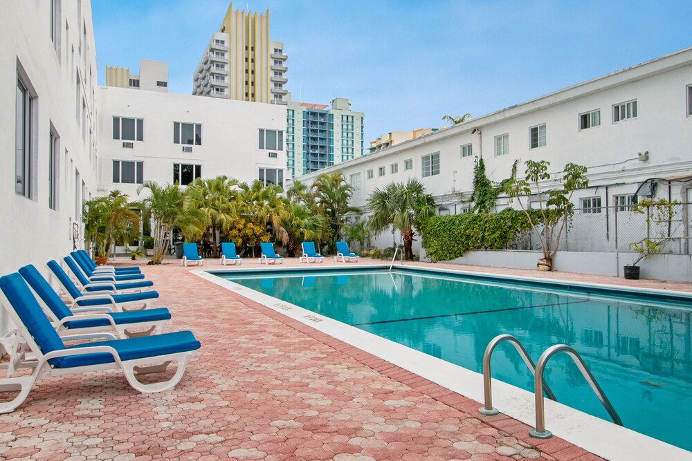 Tropics Hotel and Hostels - photo 38