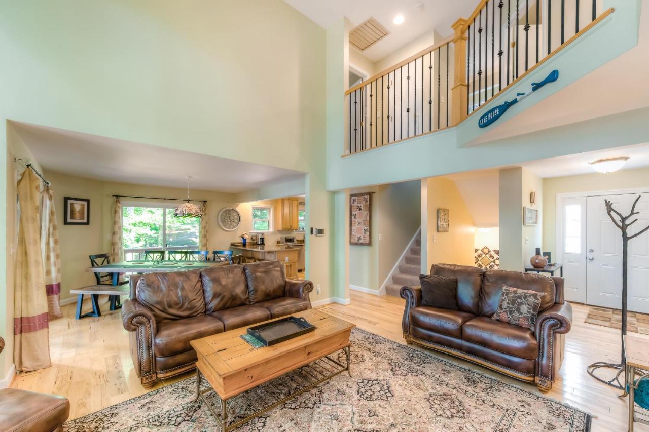 Unleashed on Lake Anna in Ponte Vedra Beach, United States