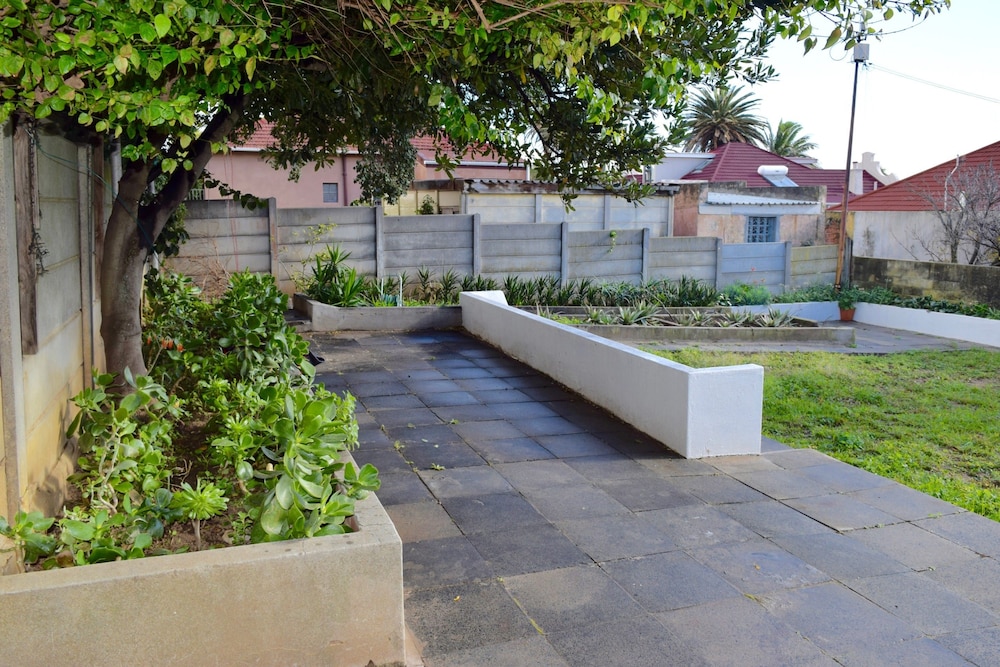2 Bedroom House With Garden