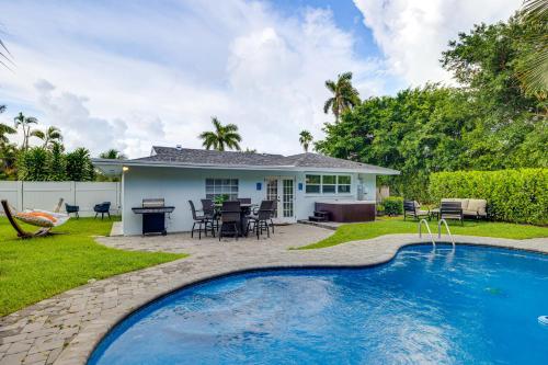 Pet Friendly Gem With Pool And Yard In West Palm Beach — West Palm Beach