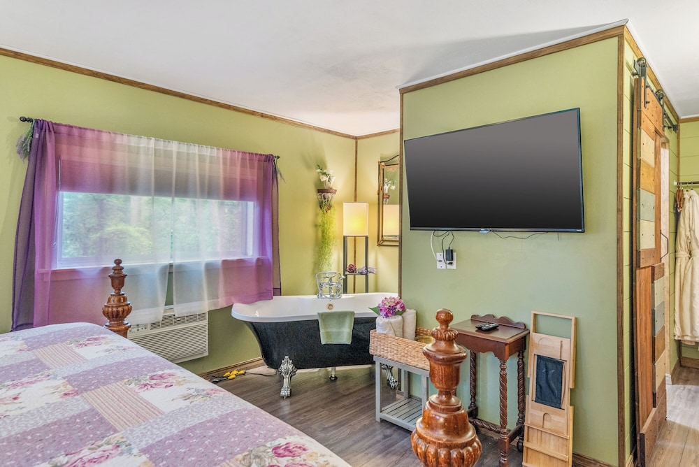 Tall Pines Inn - photo 29