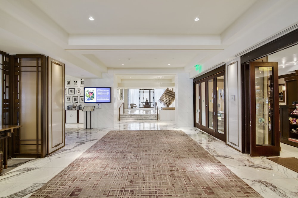 Sheraton Universal Hotel - photo 8
