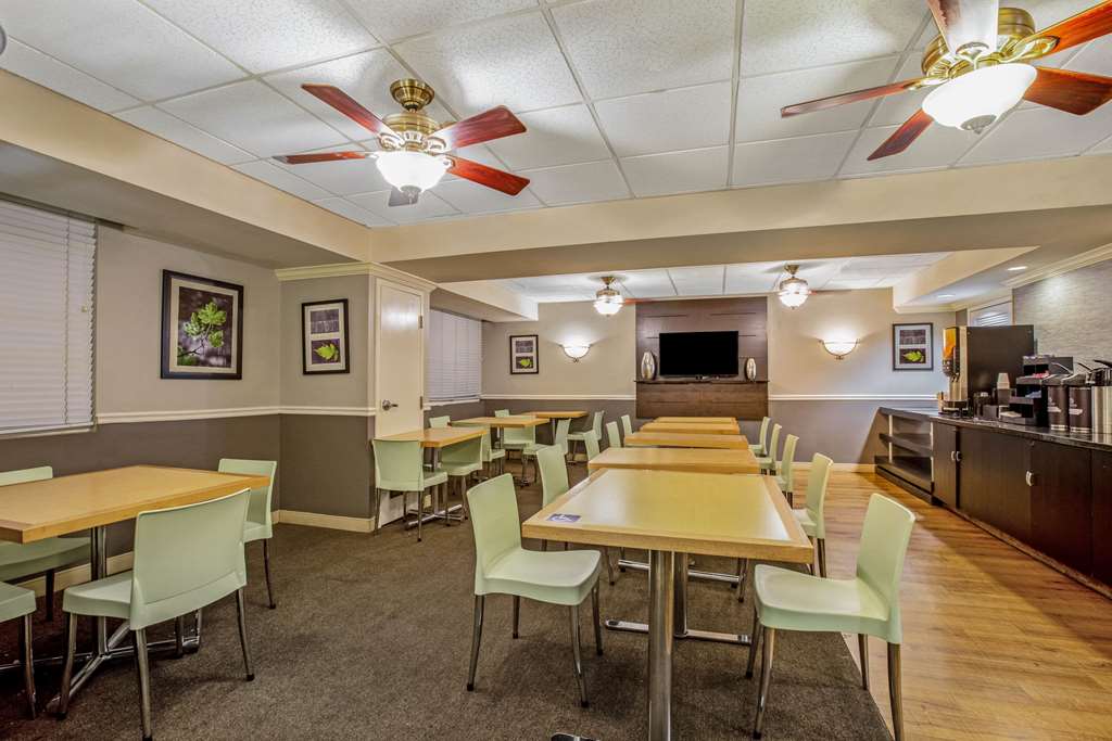La Quinta Inn & Suites by Wyndham Miami Lakes - photo 28