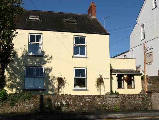 Nythfa Guest House — 4-Star Luxury Hotel in Saundersfoot, United Kingdom