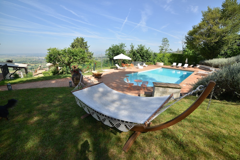 B&B Villa Clara — 4-Star Luxury Hotel in Assisi, Italy