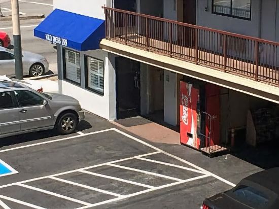 Van Ness Inn - photo 18