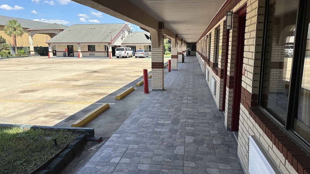 Palace Inn I 45 & Bellfort - photo 27