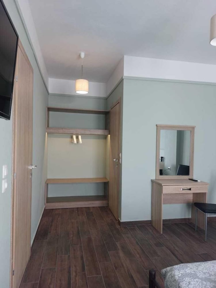 Omega Rooms Anaxos in Petra, Greece