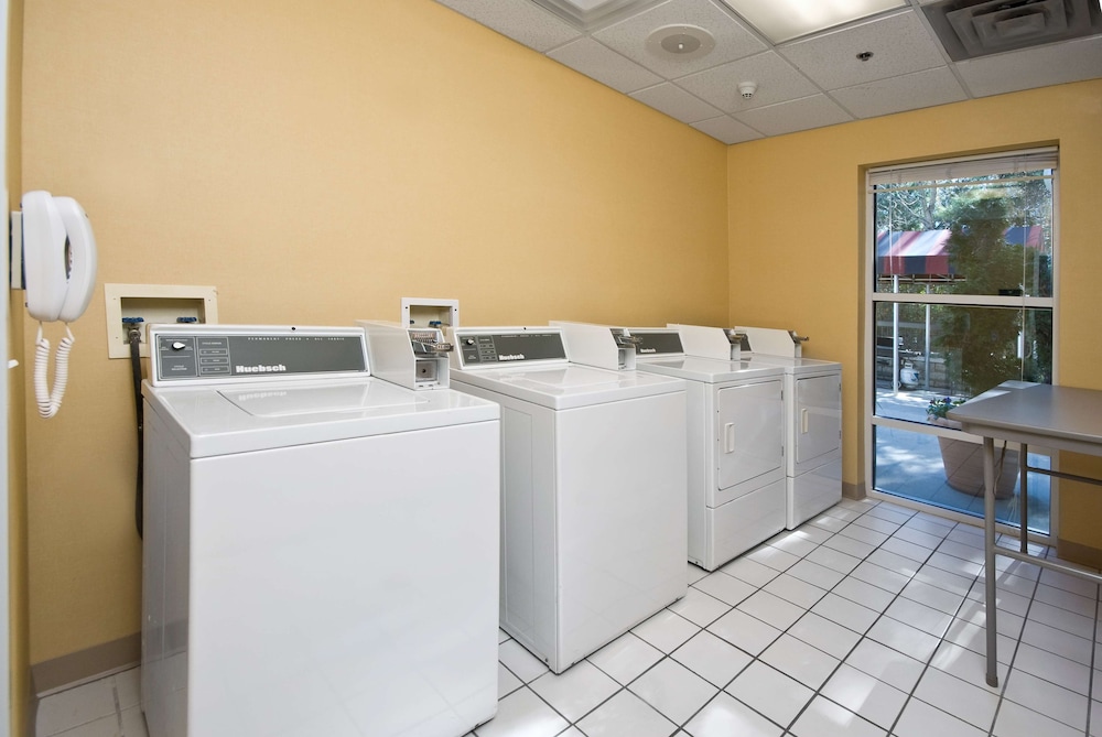 Hampton Inn & Suites Raleigh Cary Lenovo Center - photo 43