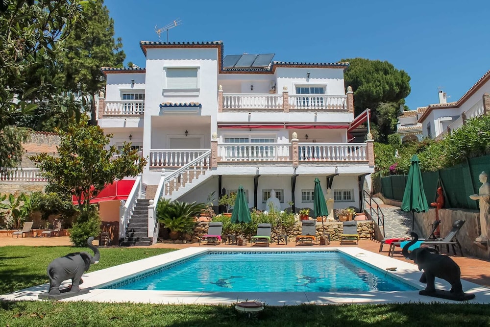 Luxurious Home Perfect for Families and Friends — 4-Star Luxury Hotel in Mijas, Spain