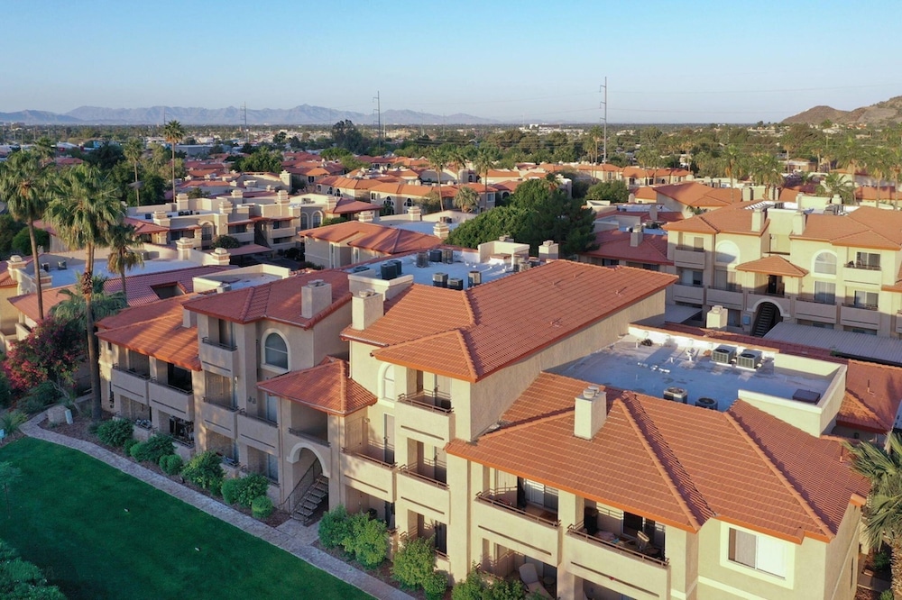 Phoenix Condo — 4-Star Luxury Hotel in Phoenix, United States