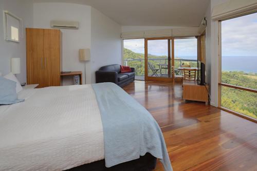 Chris's Beacon Point Restaurant & Villas — 4-Star Luxury Hotel in Apollo Bay, Australia