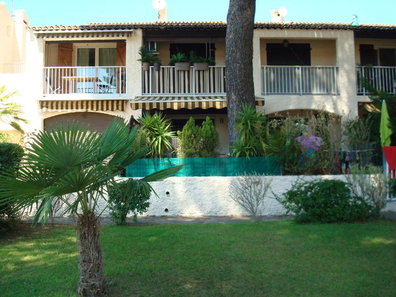 Studio Manon A2 Proximite Mer Avec Terrasse Et Parking — hotel in Saint-Cyr-Sur-Mer