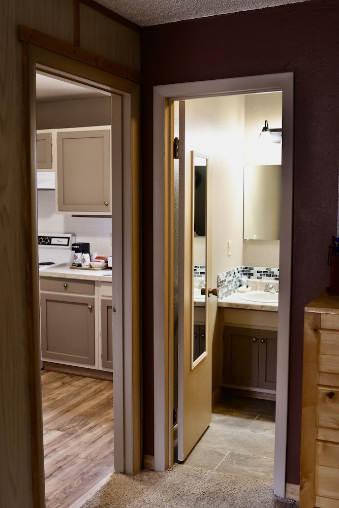 Rocky Mountain Lodge - photo 8