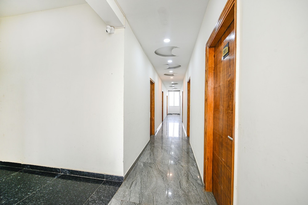Fabhotel Radiant Blu — Noida — photo 3