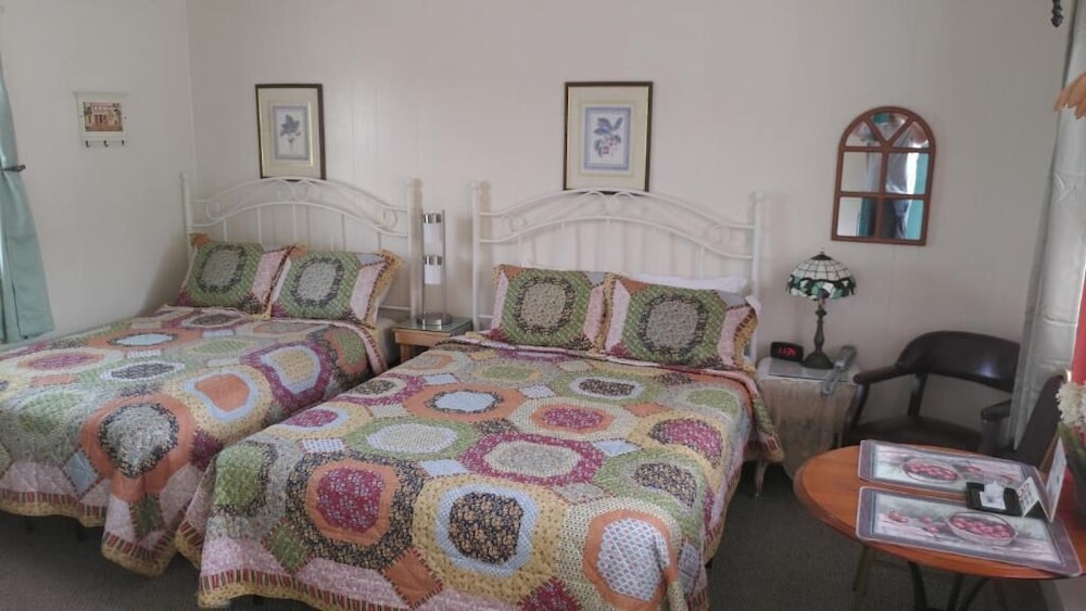 Midway Lodging - photo 7