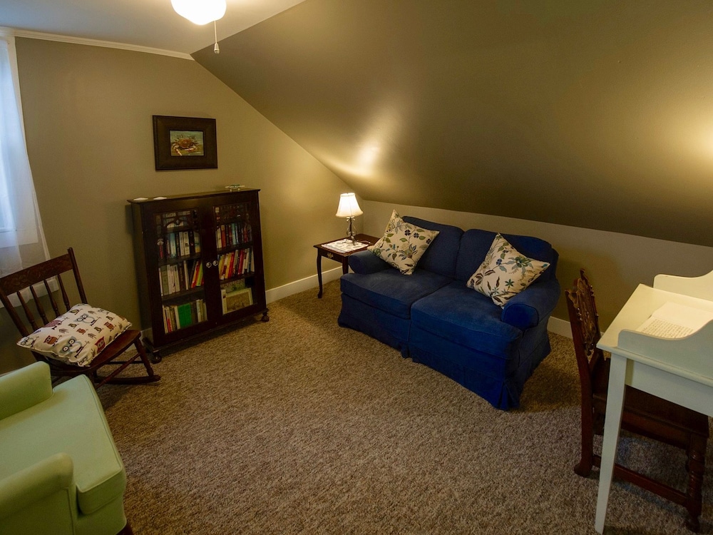 Coach Stop Inn - photo 21