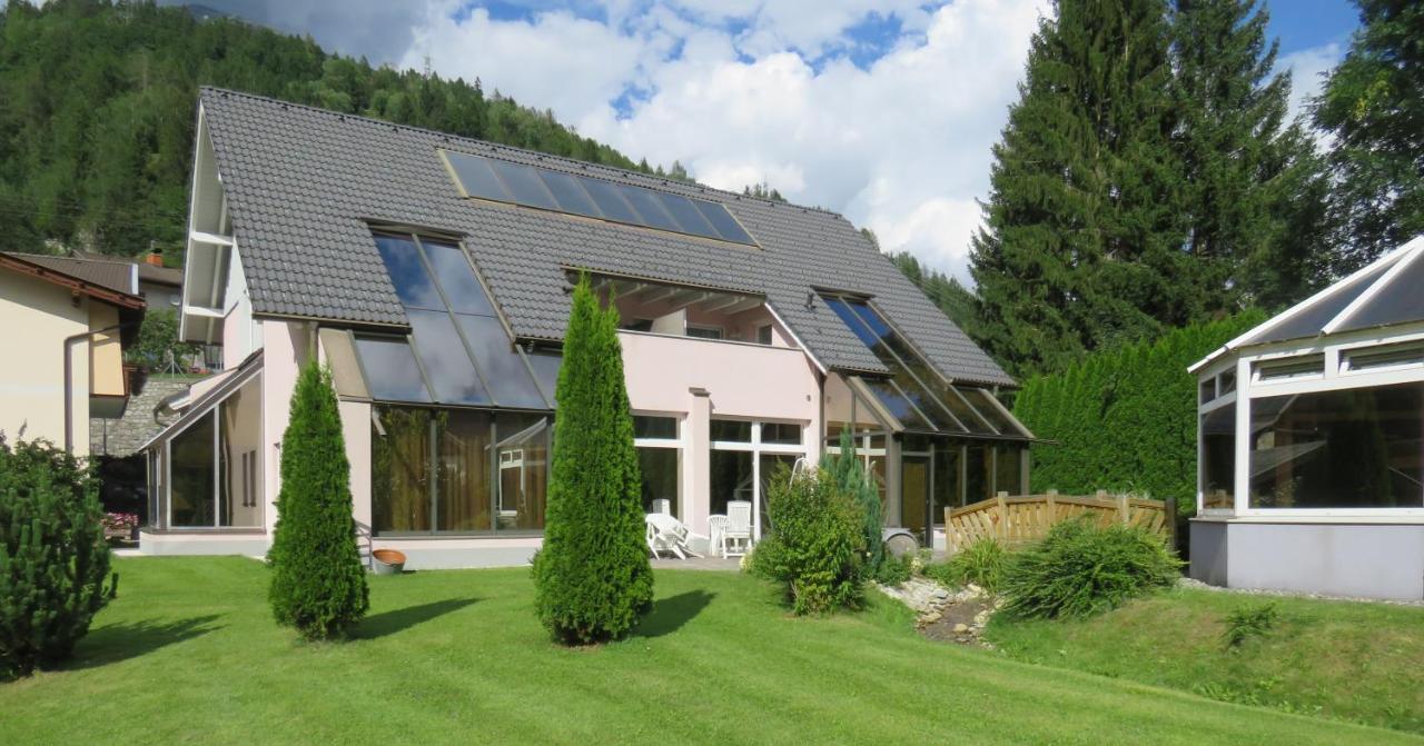 Apartmenthaus Kometerhof - carbon neutral hotel in Flattach