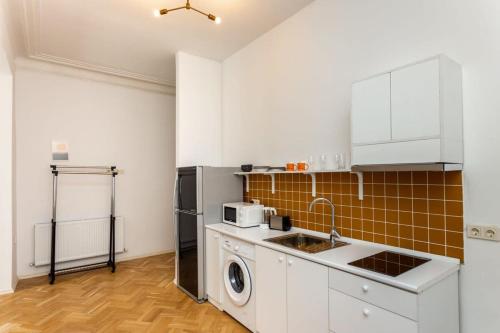 Super Stylish and Spacious 3 Seperated Apartments For 6 people
