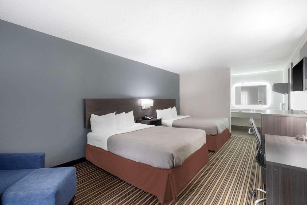 Downtown Inn & Studio Suites - photo 10